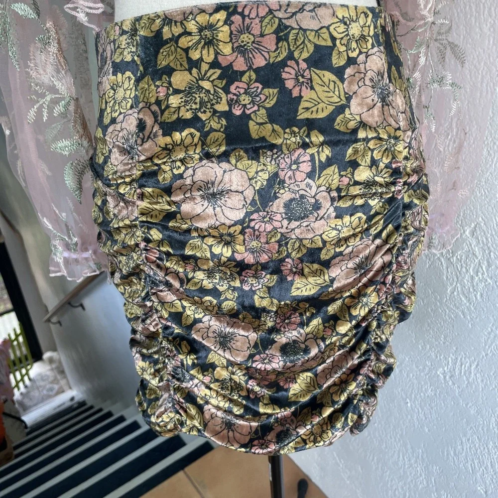 Free People NWOT Gigi Miniskirt Pink Floral Velvet Burnout Ruched Size Medium